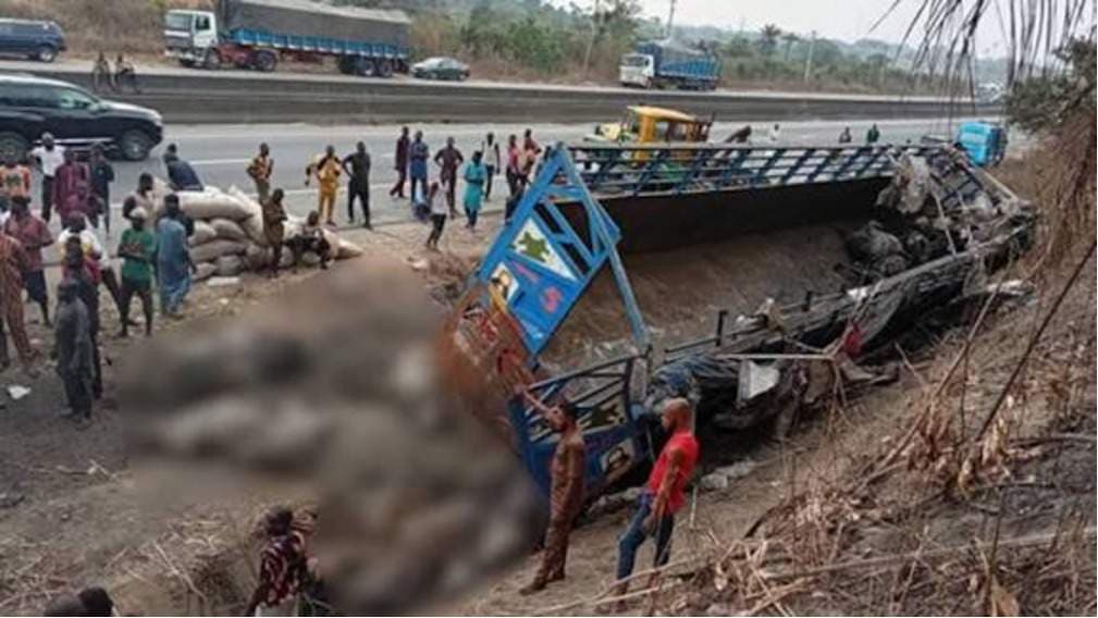 Six Dead, 23 Injured In Lagos–Ibadan Expressway Crash
