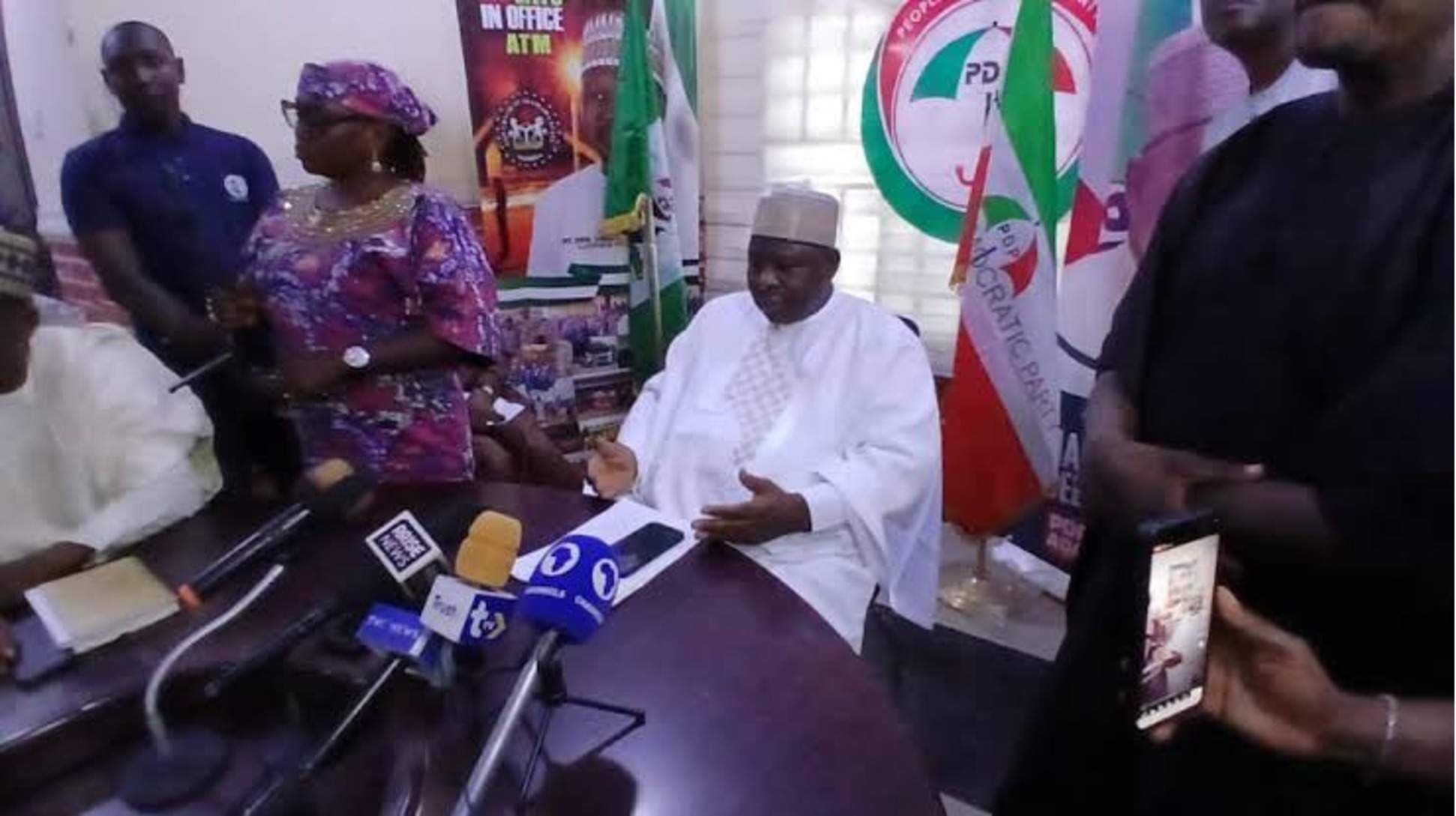 Adamawa: 39 Advisers, 14 LG Bosses Switch to APC