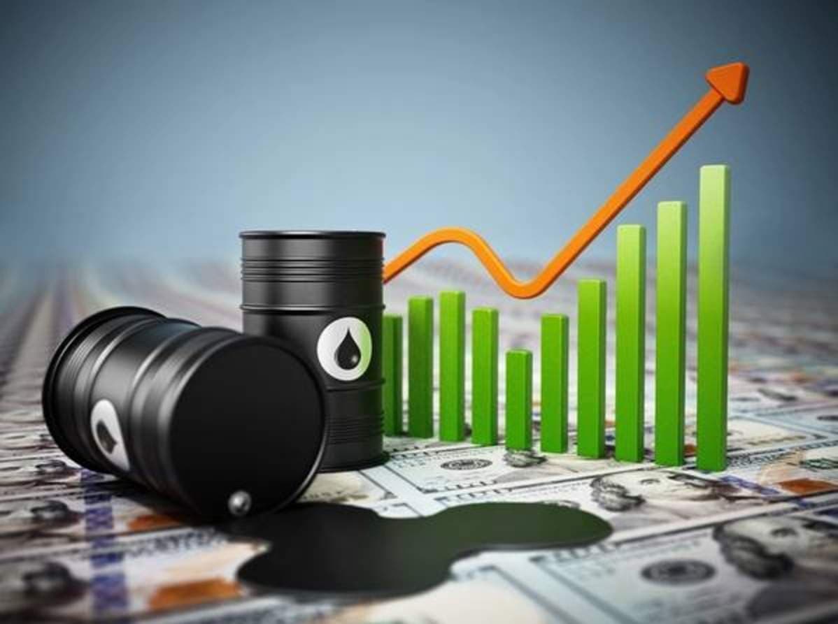 Oil Prices Above $100 First Time in 4 Years