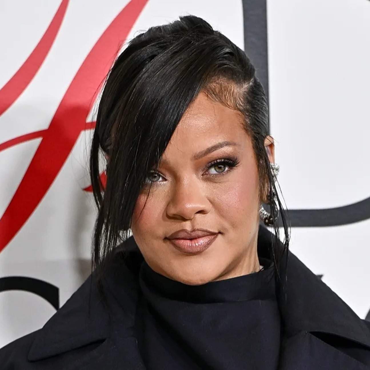 Gunfire Hits Rihanna’s Los Angeles Mansion