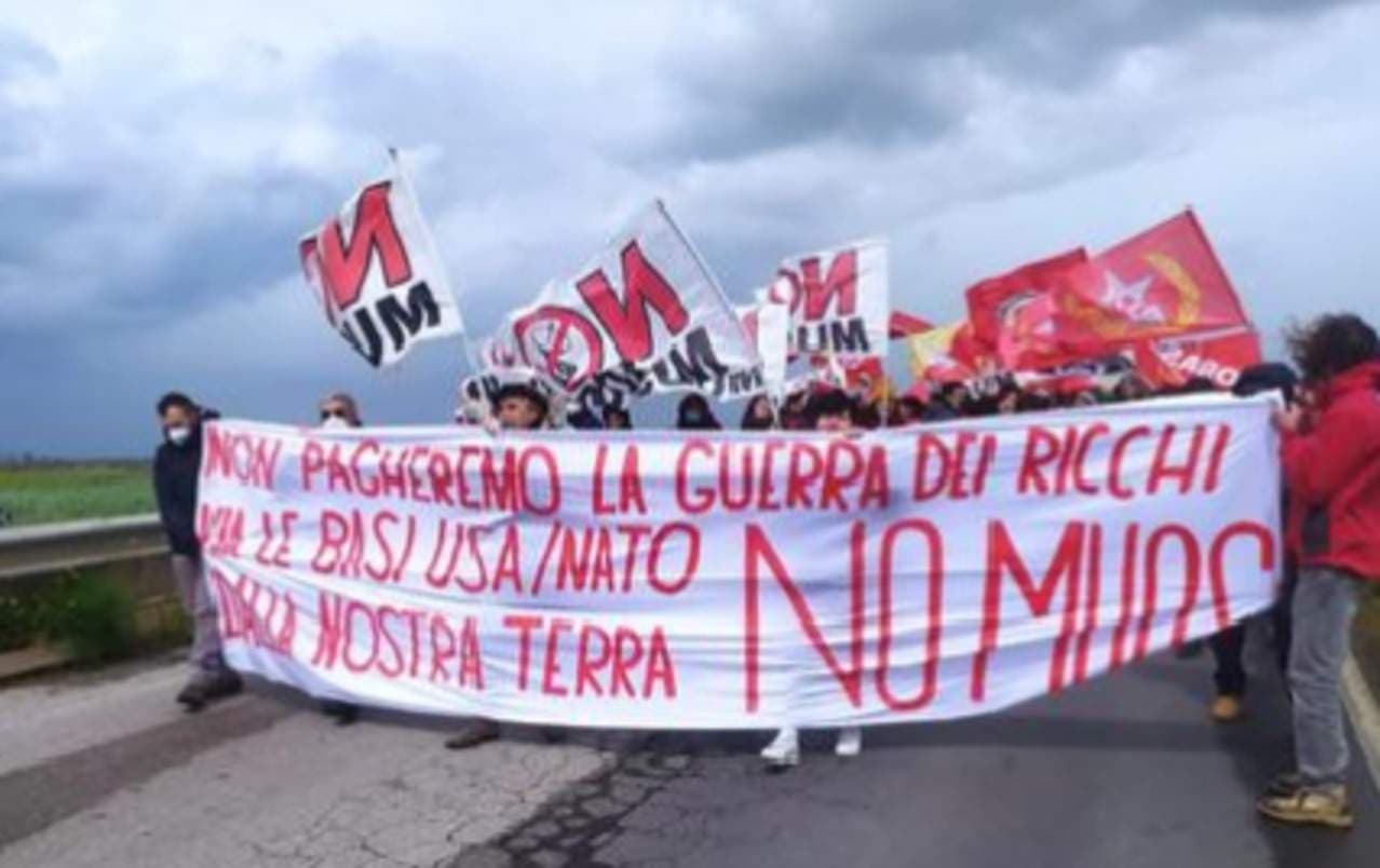 Hundreds March Against US Military Installations in Sicily