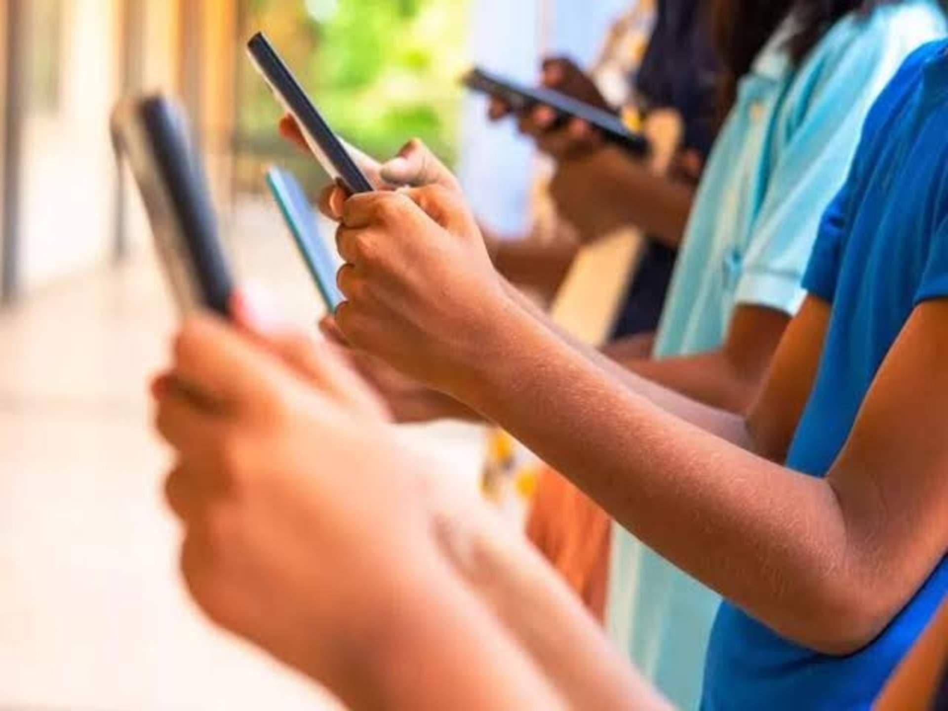 England Bans Phone use in Schools