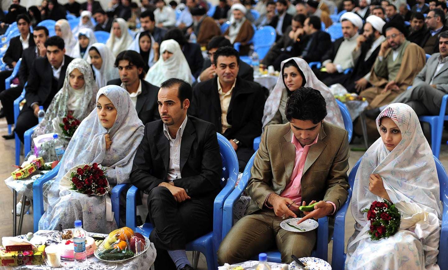 Iran Holds Mass Weddings as Couples Pledge Wartime ‘Sacrifice’