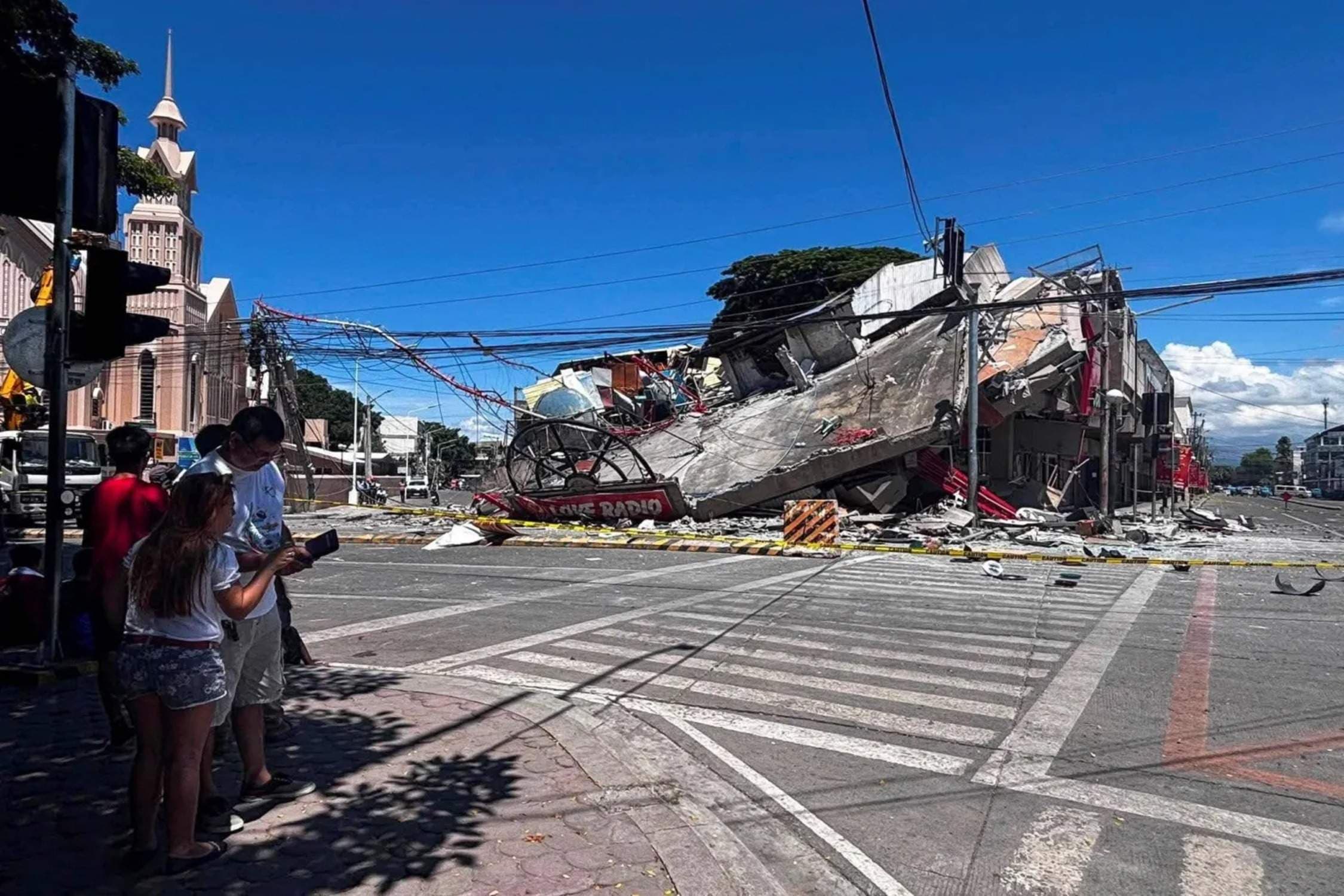 7.8 quake devastates Mindanao, at least 35 dead