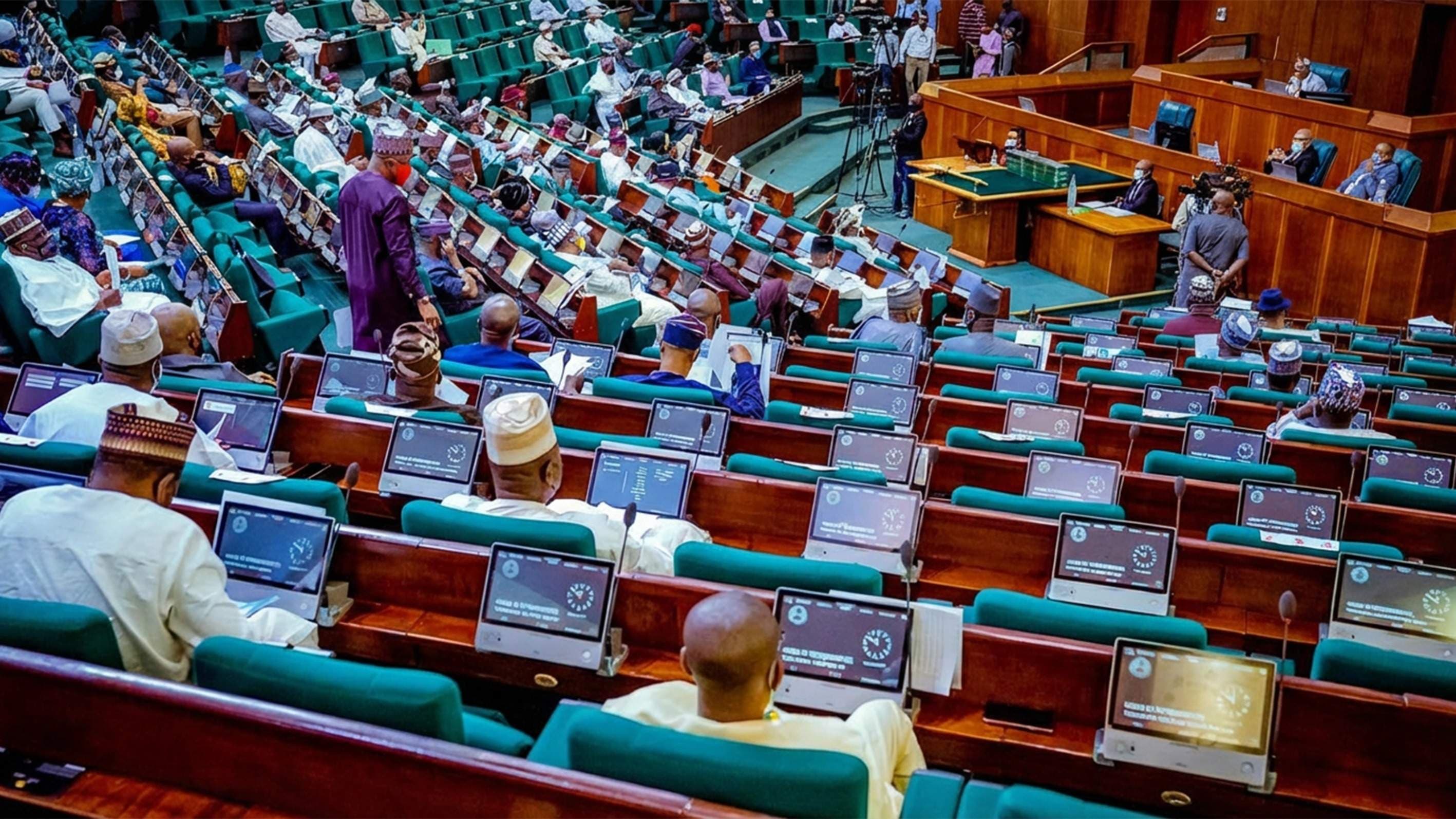 Reps Back State Police, 289-1