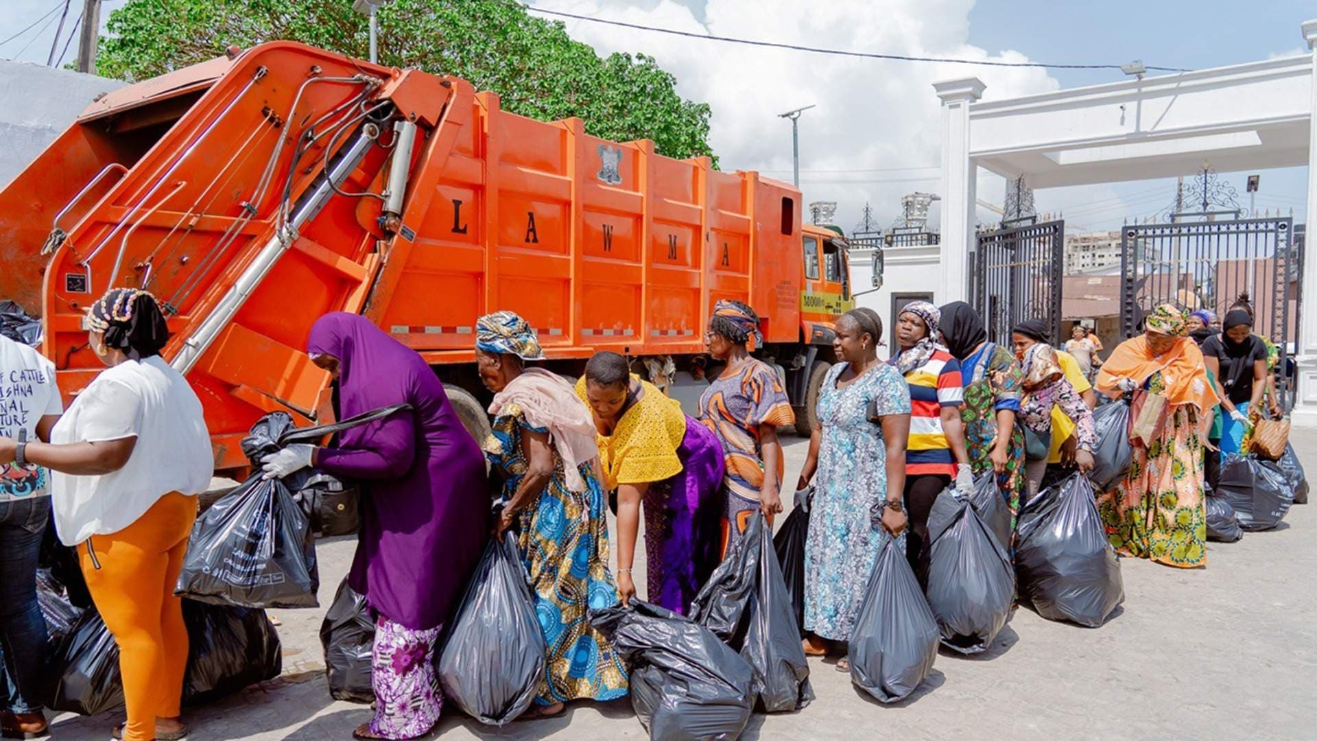 LAWMA Moves Against Illegal Dumping in Apapa