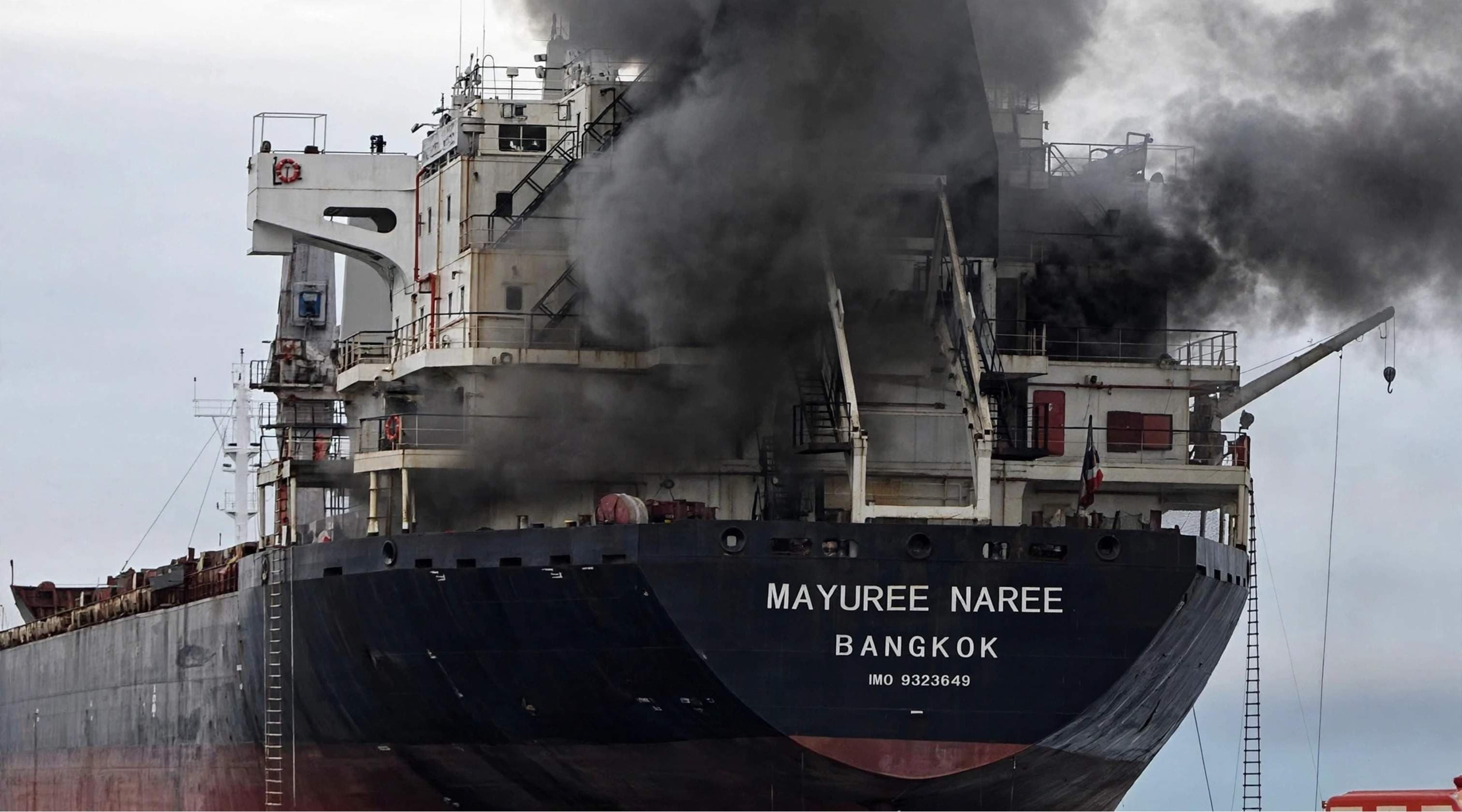 Hormuz: Cargo Ship in Flames Amid Trump Reopening Talks