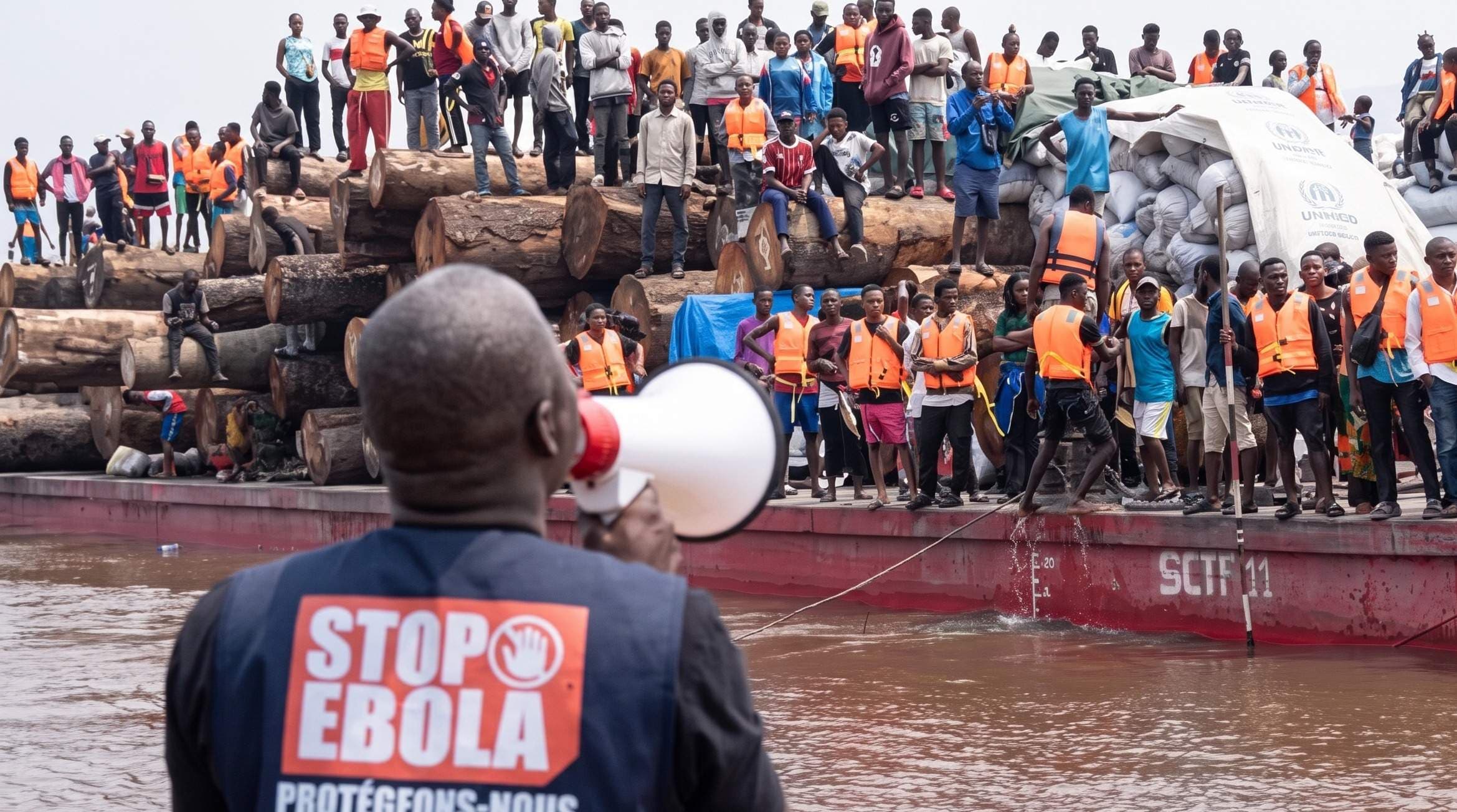 Congo River Boat Quarantined After 5 Die in Ebola Scare