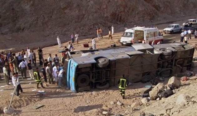 Egypt Bus Crash Kills 17 Workers in Ismailia (Video)