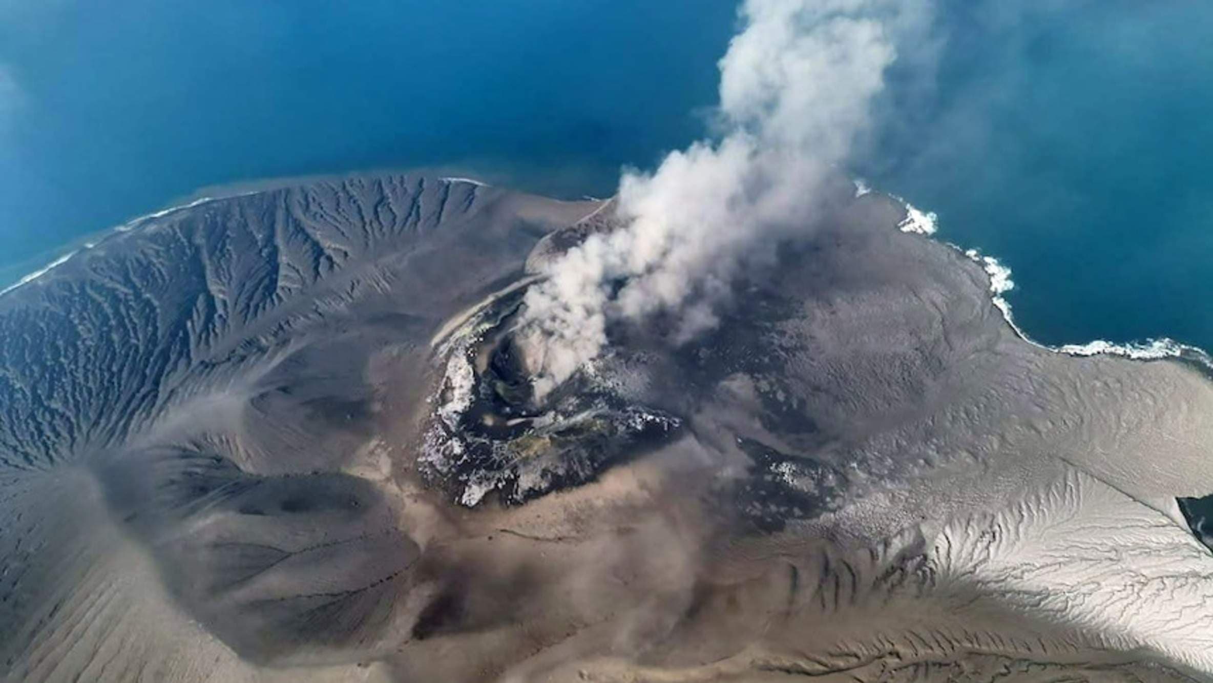 Indonesia Flights Resume After Anak Krakatau Eruption Grounds 3,000 Flights